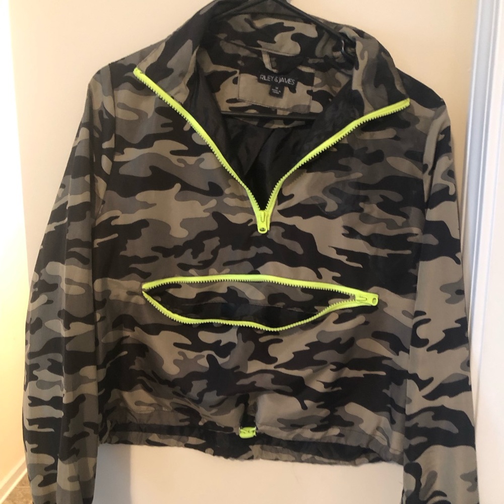 Camo Cropped Windbreaker
